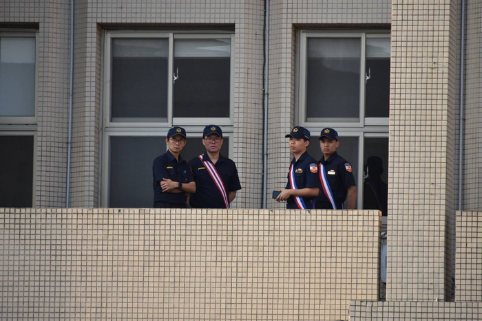 楊武德中隊長及蔡豐文中隊長與實總幹部討論進退場細節