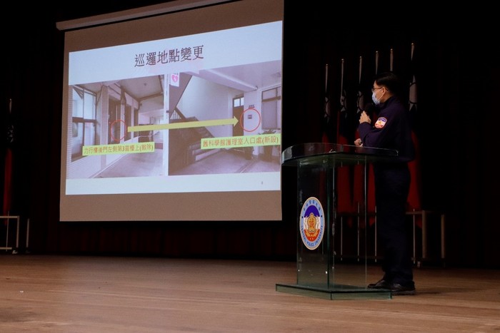 實習督導進行校園巡邏勤務重點說明