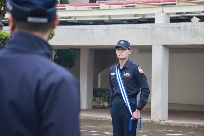 圖2： 實習中隊長吳文華操作