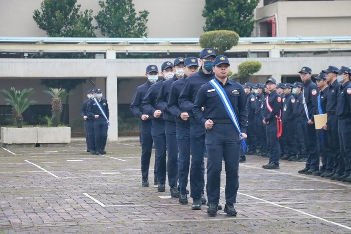 圖3：各隊實習區隊長進行服裝儀容檢查，採交換檢查方式