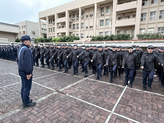 圖3: 94期1隊的警歌演唱，展現氣勢滂薄的態度。