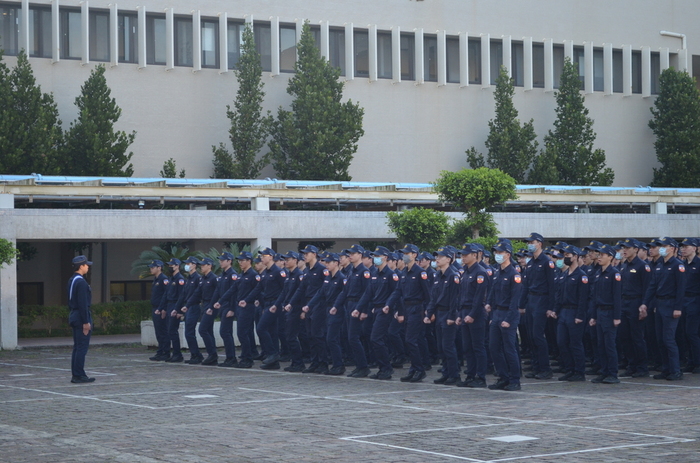 圖3: 92期1隊的警歌演唱，展現氣勢滂薄的態度。