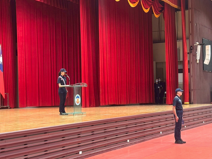 實習中隊長吳文華指揮